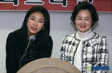 인사말하는 황진이 하지원과 백무 김영애