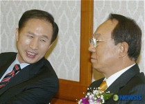 박관용 전 실장과 이야기하는 이명박 전 시장