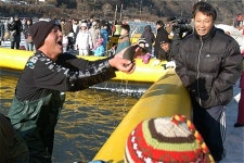 “산천어 잡았다”