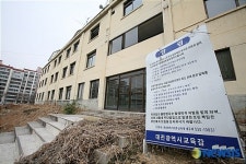 흉물로 방치된 옛 서구청사