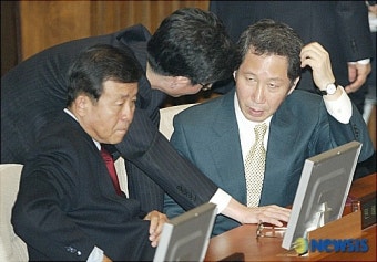 당헌 개정 효력정지 속보기사 ,심각한 김근태 당의장과 지도부