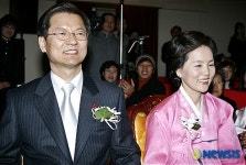 미소짓는 천정배 의원 내외