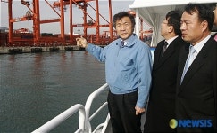 부산북항 둘러보는 손학규 전 경기도지사