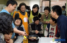 장애우들과 함께 웰빙 버거 만들기