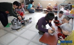 대덕구 안산도서관 자원봉사팀 할머니 많이 드세요~