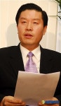 기자회견하는 서울아이비씨 김유찬 대표