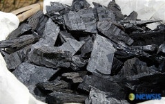 <앵글>전통 장 담그기-장 맛 유지의 비결은 숯