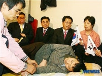 병환중인 독립유공자 최영규씨 자택방문한 통합신당모임의원들