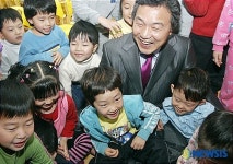 손학규 전 경기지사 어린이집 방문