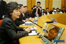 의생명융합산업지원센터 방문한 박근혜 전 대표