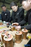 설명듣는 정 전 통일부장관