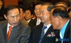 환담 나누는 이명박