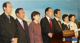 한미FTA협상 중단 촉구하는 민주노동당 의원들