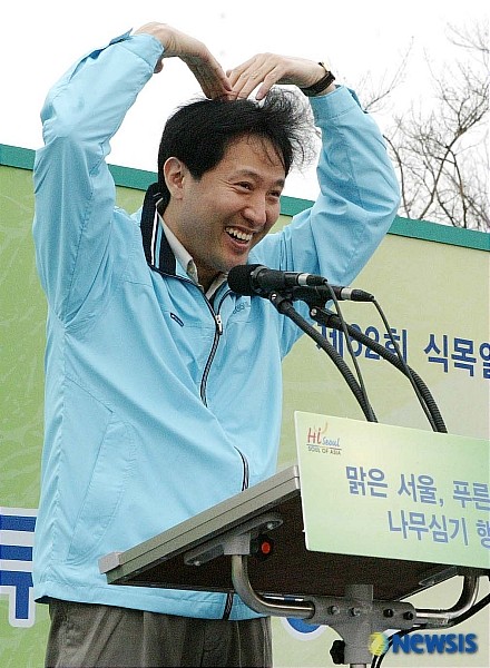 오세훈 시장, 상암 월드컵경기장 잔디 부실 관리 인정하고 사과
