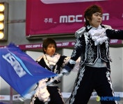 카이스트 깃발 휘날리며