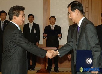 한덕수 신임 국무총리 임명장 수여