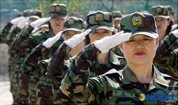 군기 든 여성 예비군