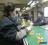 자동차 부품 만드는 개성대화 북측 직원들