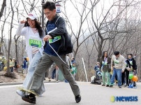 파리바게뜨, 2인3각의 사랑나누기