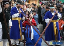 고문당하는 춘향이의 열연