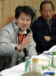 해안면마을 주민과 간담회 가진 정 전 장관