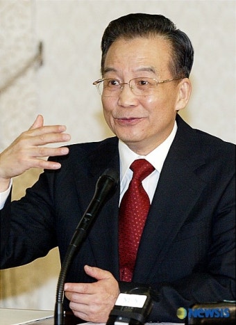 한덕수 국무총리와 대화하는 원자바오 中총리