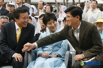 인사 나누는 손학규 전 지사와 김문수 지사