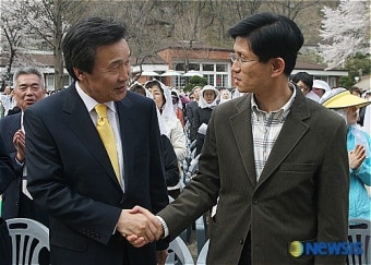 인사 나누는 손학규 전 지사와 김문수 지사
