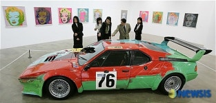 BMW M1 아트카 전시