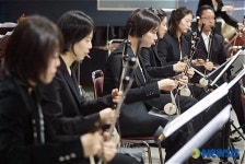 해금연주하는 단원들