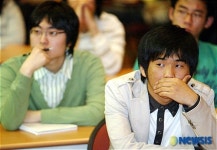 예비대선주자의 강연 경청하는 학생들