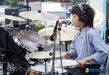 화려한 실력 뽐내는 어린이 드러머