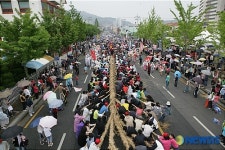 김해시민 1만명이 줄 다리기
