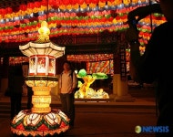 봉축 분위기 고조되는 사찰 구경 가볼까