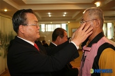 무료 안경 전달