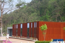 취지 못살린 소나무 테마공원 전시관