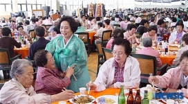 30년간 신명나는 경로잔치 열어 온 방앗간 아주머니
