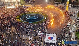 다시 살아난 5월 횟불시위