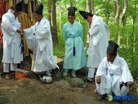 춘계 성황림 성황제 -  의관을 갖추며