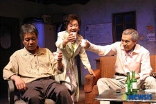 60대 배우들의 열연 ‘언덕을 넘어서 가자’