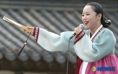 춘향과 이도령의 상봉 열창하는 양은희