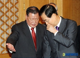 한 총리 안내하는 정몽구 회장