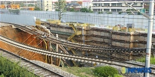 공중에 떠있는 철로