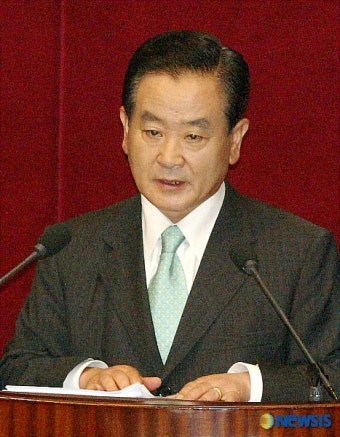 교섭단체 대표연설하는 중도개혁통합신당 강봉균 위원장