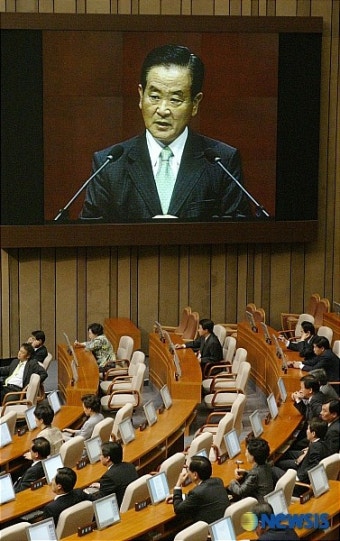 교섭단체 대표연설하는 중도개혁통합신당 강봉균 위원장