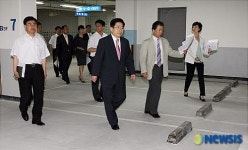 교통 시설물 점검에 나선 맹정주 강남구청장