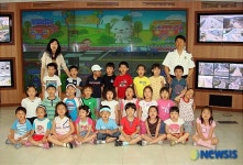교통정보센터 견학온 유치원생들