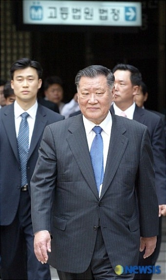 법정 나서는 정몽구 회장