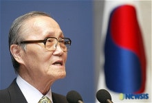 기조강연하는 윤병석 인하대 명예교수
