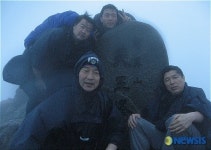 지리산 청왕봉 오른 손학규 전 경기지사